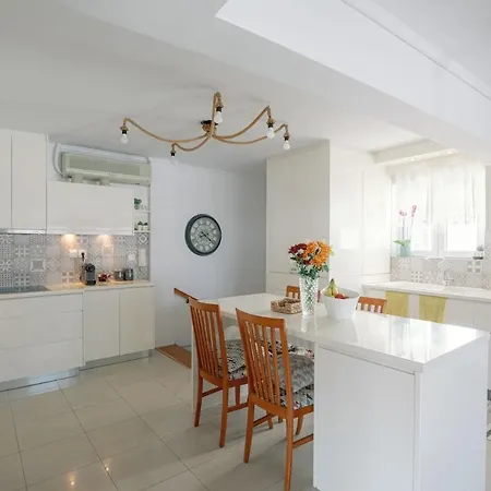 Daire Skyloft - Rooftop Jacuzzi & Sea View - İstanköy